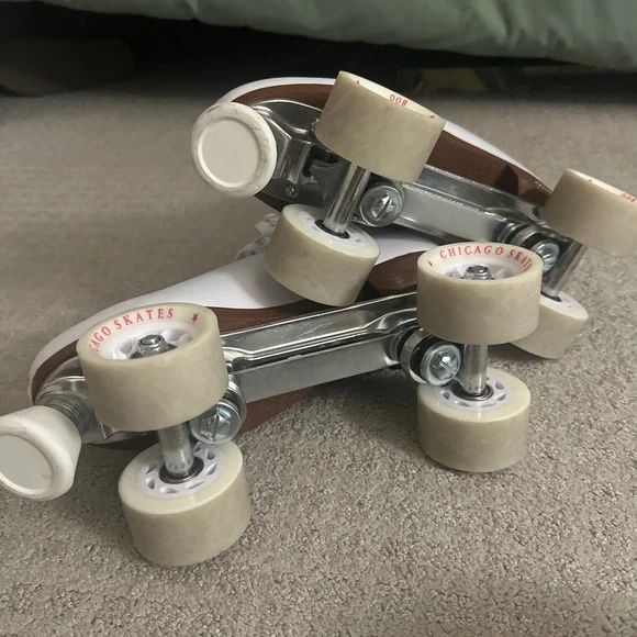 Chicago 800 Vintage style Elegant White Roller Skates - Picture 4 of 4